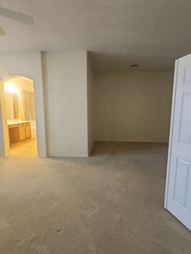 Building Photo - "Charming 3-Bed with 2 Full Baths and 2,162 Sq Ft of Comfort in Vistancia Village Peoria, AZ!"