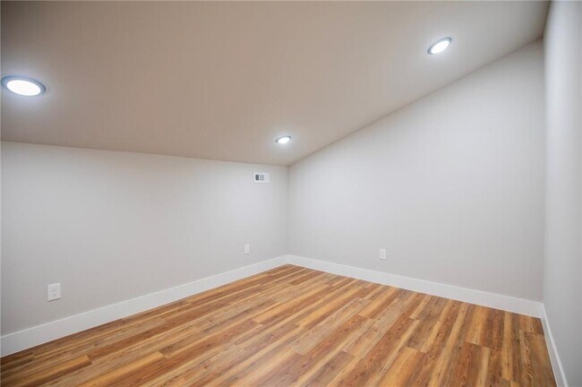 Building Photo - 907 Seaborn Way