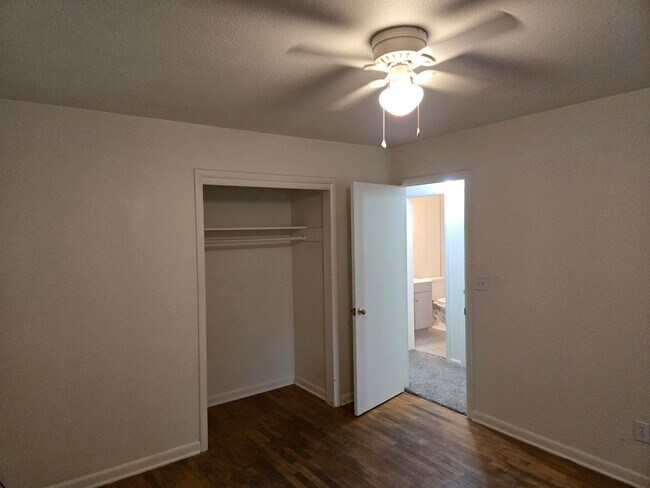 Building Photo - How amazing is this 3 BR 1 BTH home? You'll have to come visit us to find out!