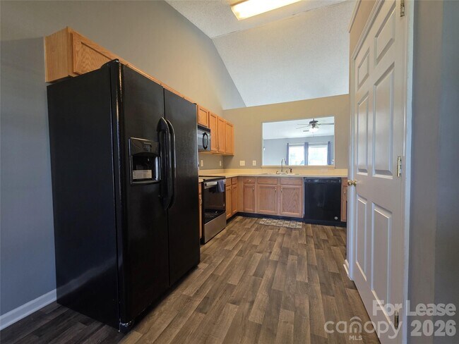 Building Photo - 8417 Appledale Dr