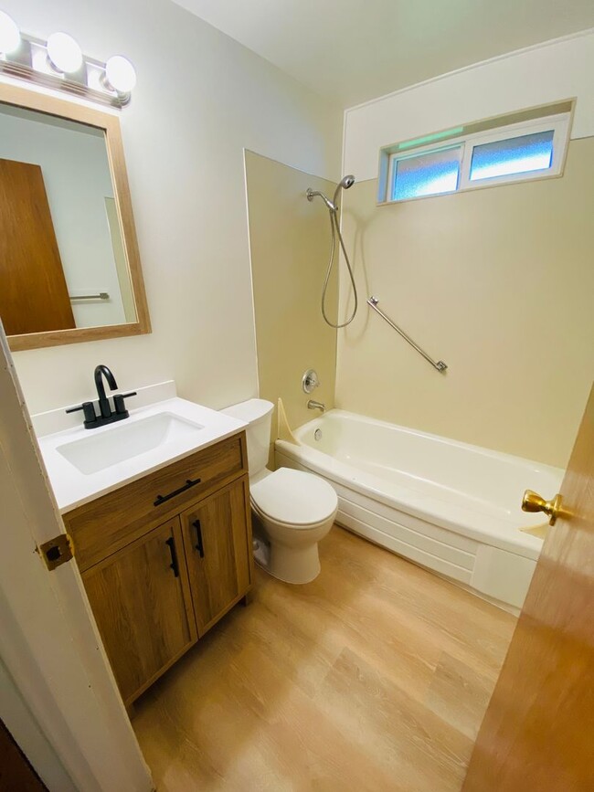 Building Photo - Charming 2-Bedroom Apartment at Fowler Court with In-Unit Washer/Dryer & Extra Storage