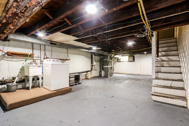 Building Photo - 1060 Markee Terrace