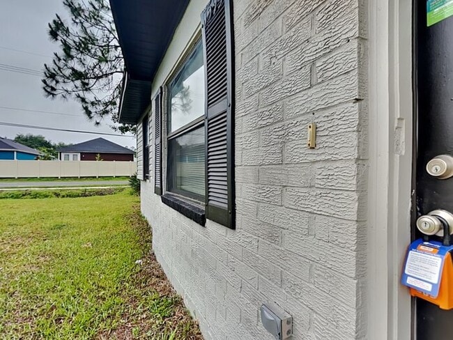 Building Photo - 7593 Sharbeth Dr S