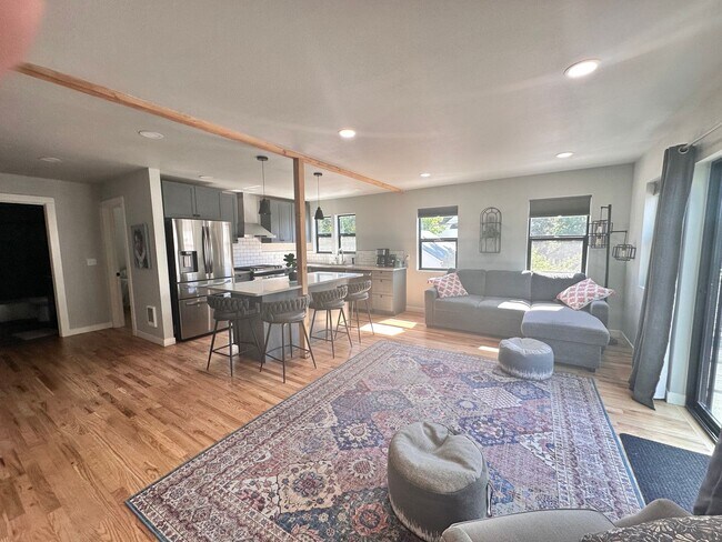 Primary Photo - 214 N Polk St