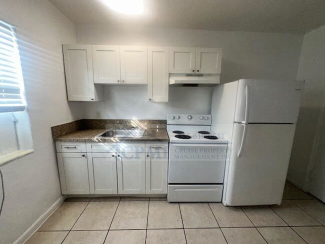 Interior Photo - 5819 Polk St Hollywood, FL 33021