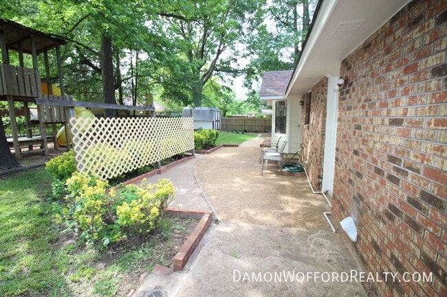 Building Photo - 308 Longmeadow Ct N