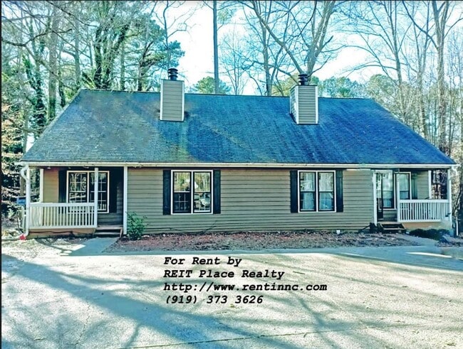 Building Photo - 3 Bed 2 Bath w/ Master Bed downstairs near Crossroads Plaza, REI