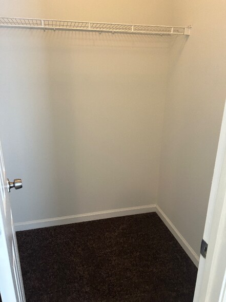 Building Photo - 305 Rose Marie Ln