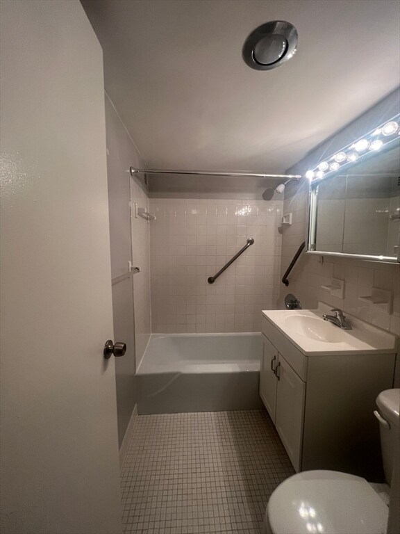 Building Photo - 8 Whittier Pl