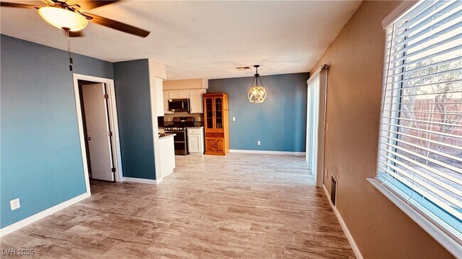 Building Photo - 722 Peregrine Falcon St
