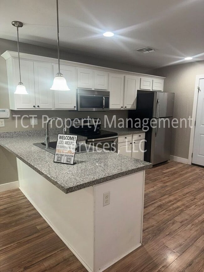 Building Photo - Newly Renovated Home With NO HOA on Large Lot