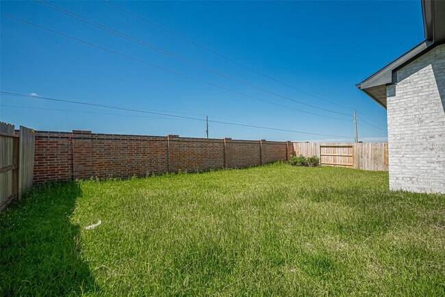 Building Photo - 3328 Voda Bnd Dr