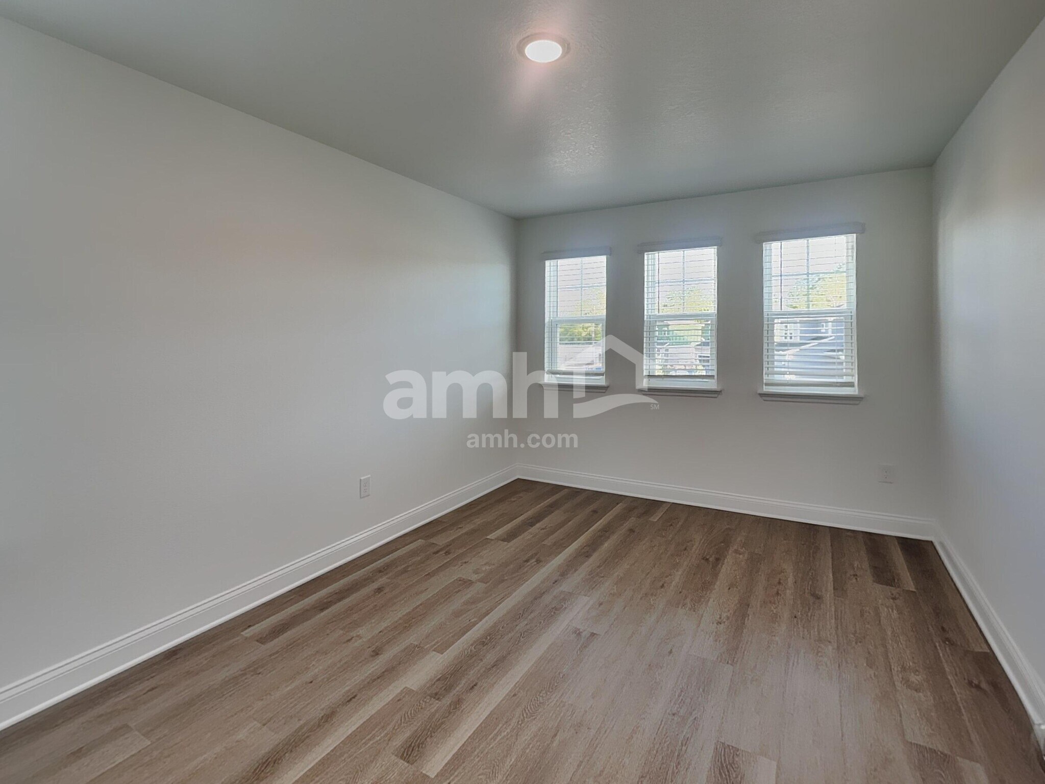 Building Photo - 2610 Feather Crst Dr