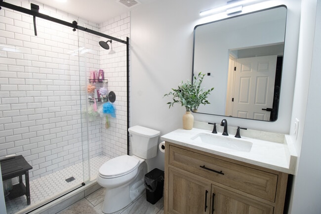 Building Photo - 1843 W White Oak St