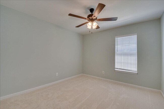 Building Photo - 1316 Maple Leaf Ct