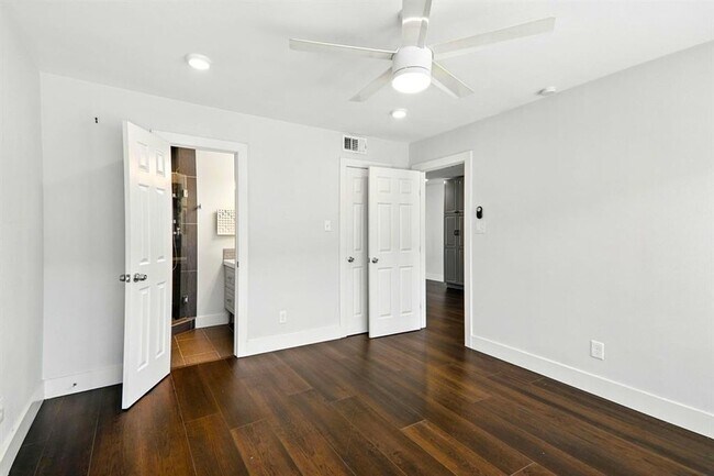 Building Photo - 909 Reinli St