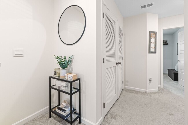 Building Photo - Welcome Home to Comfort, Space & Convenience in Decatur!