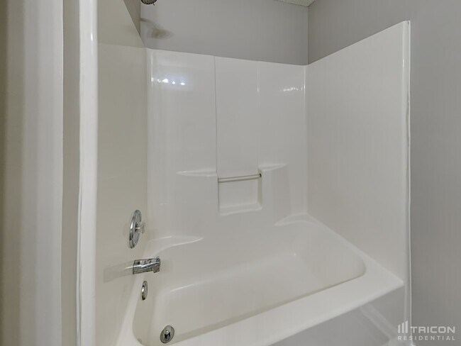 Building Photo - 124 Redstone Ln