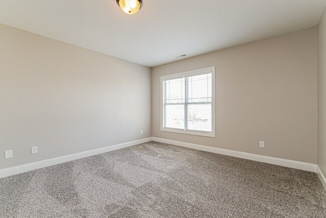 Building Photo - 45 Oakton Dr