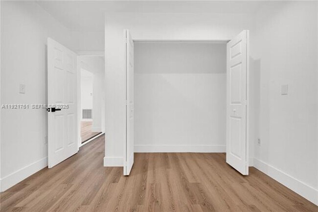 Building Photo - 4701 SW 104th Ct