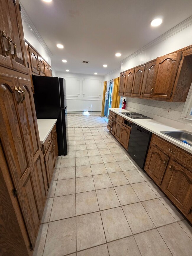 Building Photo - 553 Declaration Ln