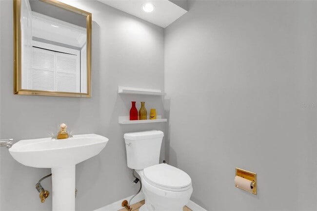 Building Photo - 6719 Fairway Cove Dr