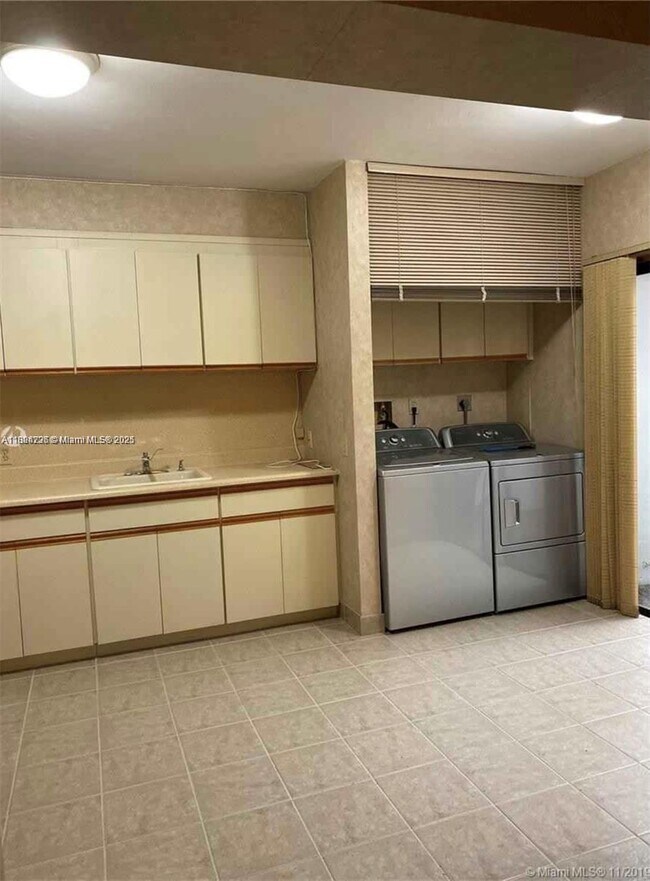 Building Photo - 7440 SW 70th Terrace