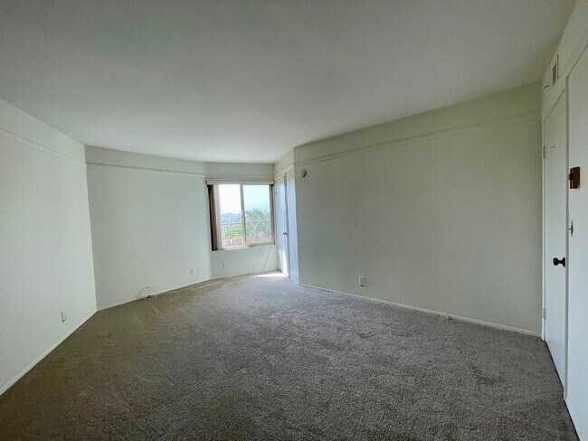 Building Photo - Beautiful One Bedroom One Bathroom Plus Den in La Mesa!