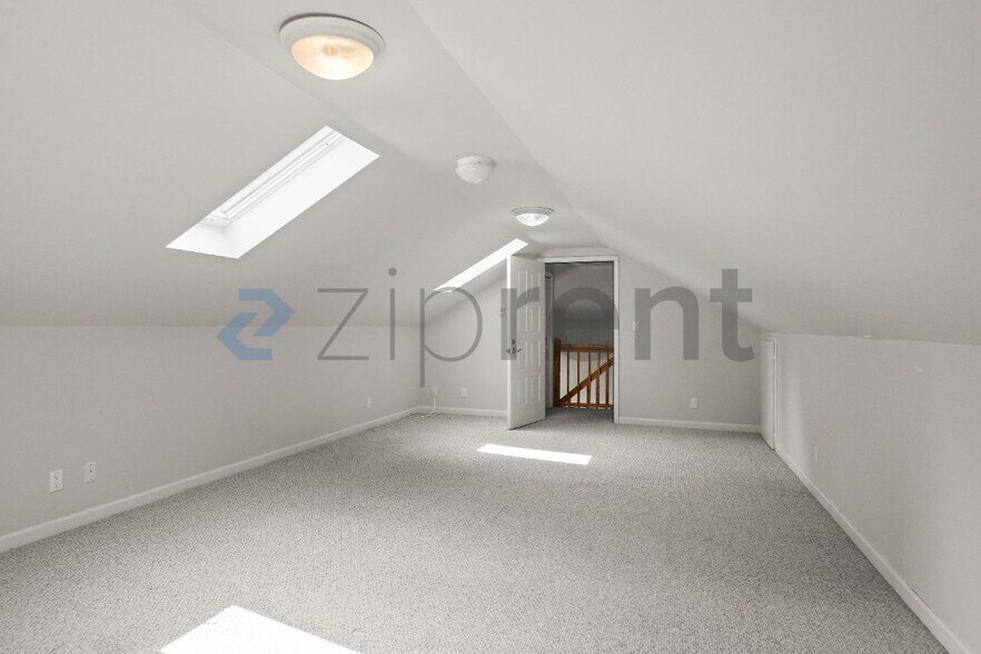 Building Photo - Unit