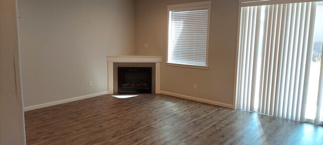 Building Photo - 5909 NE 57th Ave