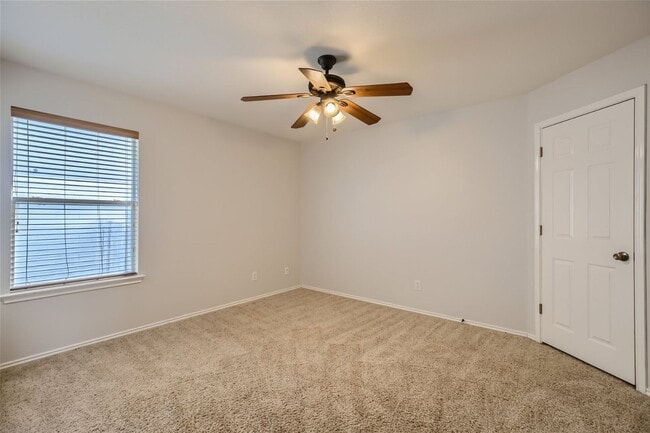 Building Photo - 3 bedroom 2 bathroom on a culdesac located on the far westside of San Antonio