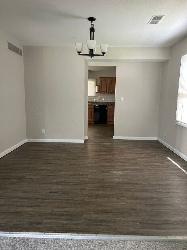 Building Photo - 537 Windrift Dr