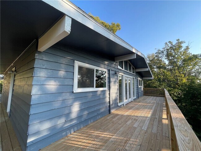 Building Photo - 42 Hope Dr