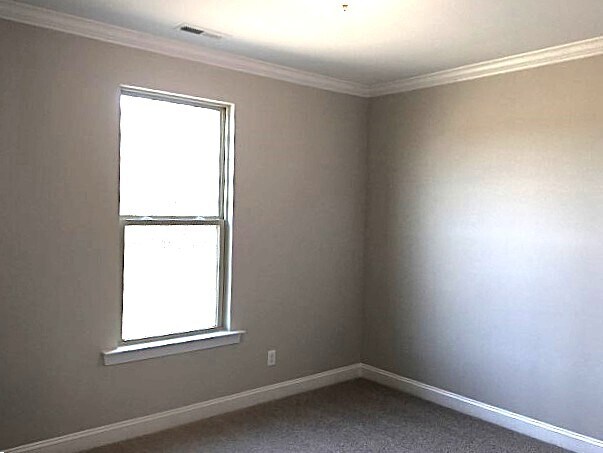 Building Photo - 1304 Oakhurst Dr