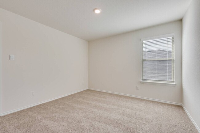 Building Photo - 2014 Crested Jay Dr