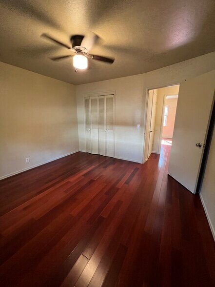 Building Photo - 660 Roble Ave