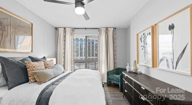 Building Photo - 1711 Commonwealth Ave