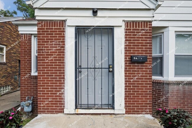 Building Photo - Charming 3-Bedroom Brick Ranch in highly d...