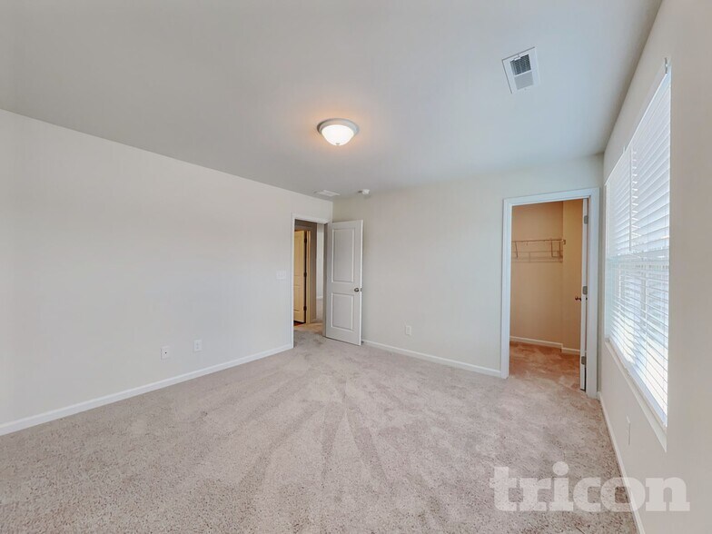 Building Photo - 3718 Streamside Dr