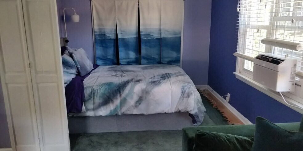 Building Photo - 562 Richmond Ave