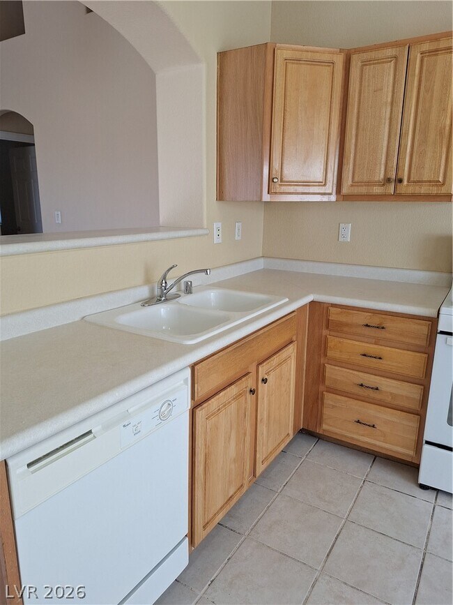 Building Photo - 6156 Pine Villa Ave