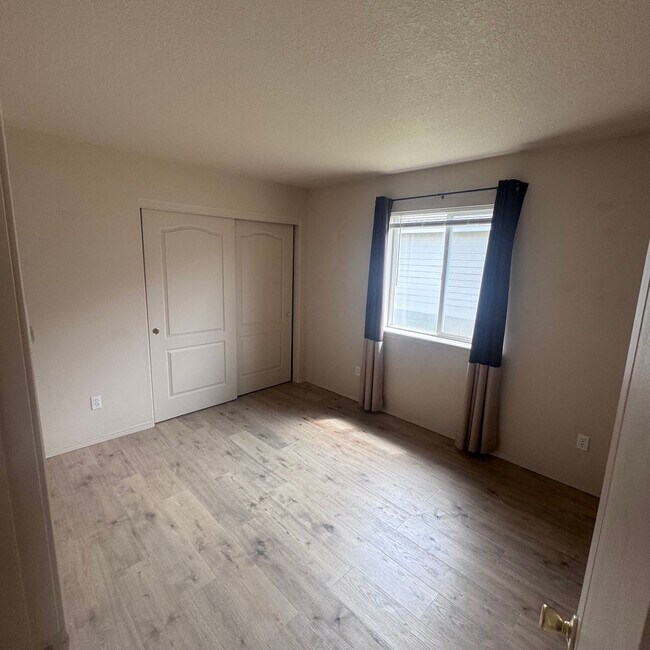 Building Photo - 2382 NE Mary Rose Pl