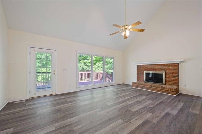 Building Photo - 219 Deerhill Dr
