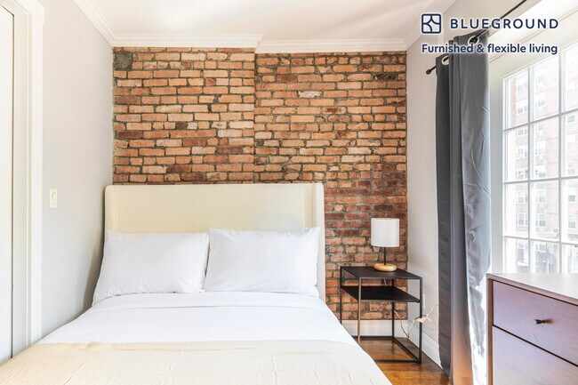 Building Photo - 1373 1st Ave