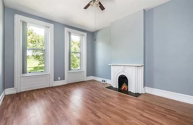 Building Photo - Updated Fox Park Apartment with Bonus Room & Fenced Yard