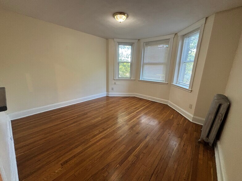 Building Photo - 360 Riverway