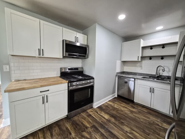 Building Photo - 3922 N Butler Ave