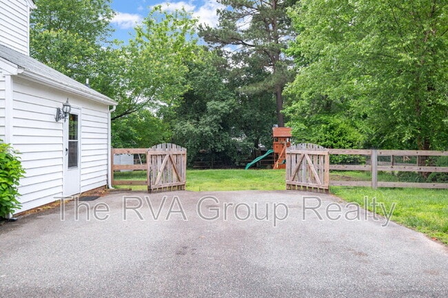 Building Photo - 10075 Aragon Dr