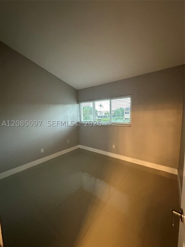 Building Photo - 14357 Kendale Lakes Dr