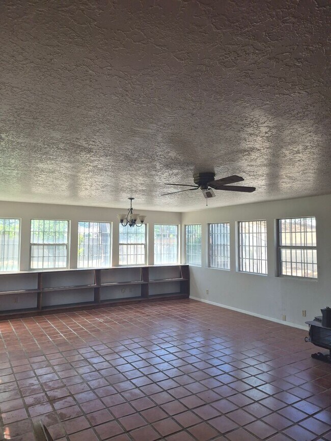 Building Photo - 5832 Avenida La Barranca NW